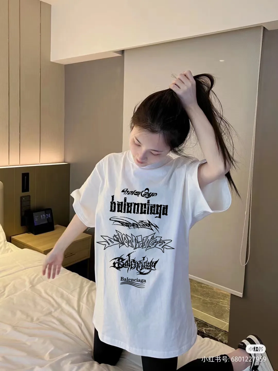 P80✨🔥 BALENCIAGA Paris lettering printed short-sleeved T-shirt. Custom-woven and dyed 300 grams of combed cotton heavyweight fabric. Zero color difference in threads. Perfect details. Different from the current currency version. Welcome to compare. Same Style for men and women. Must-sell in the picture above. Color: White Black Size: 1 2 3 4
